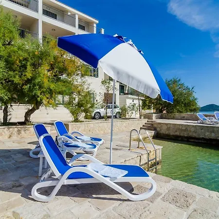 Regina Maris Daire *