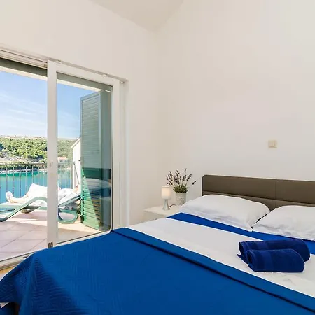 Regina Maris Daire *